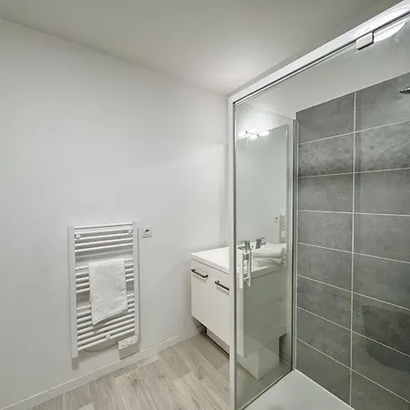 L'azur - Parking - Balcon - Circuit 24h - 4 Pers